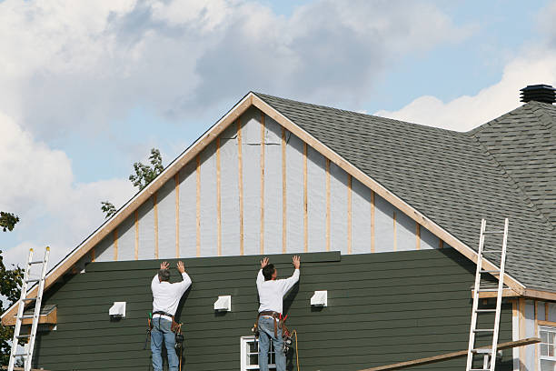 Professional Siding Installation technician working in Hamilton, GA